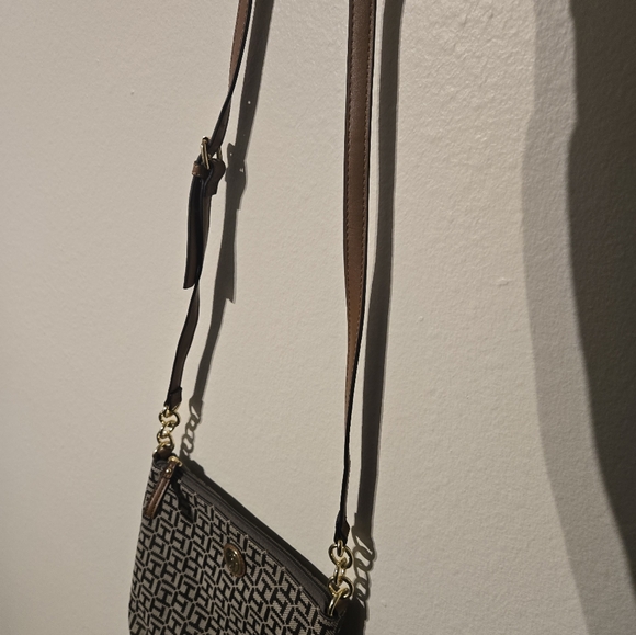 Crossbody bag Tommy Hilfiger. Tan color - Picture 5 of 7